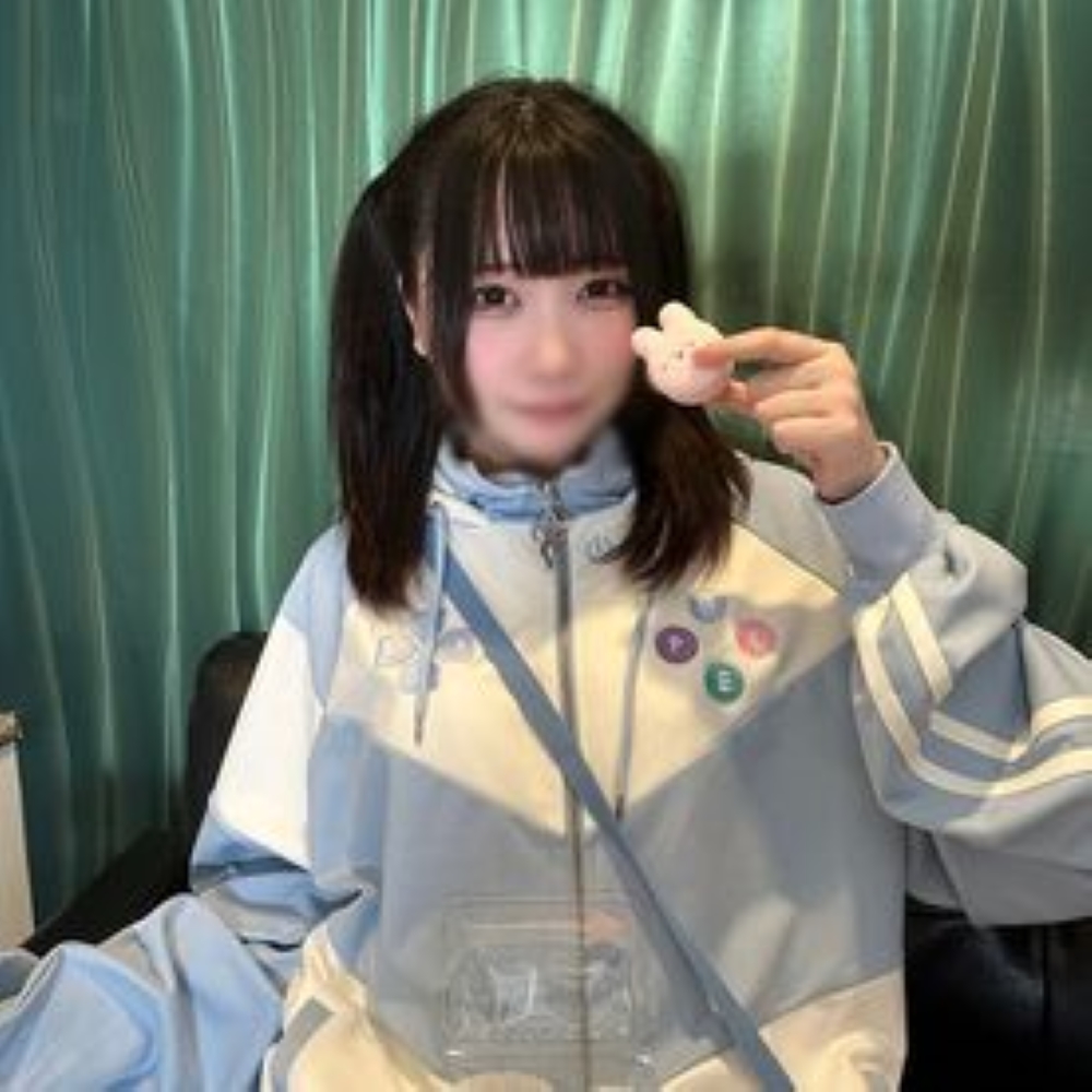 【顔出し】18歳合法ちゃんの狭くて未熟な未処理ま○こに我慢できず、大量生中出しして、、、